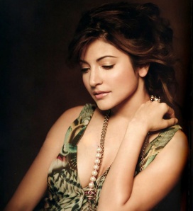 Hot-and-sizzling-Anushka-Sharma-picture